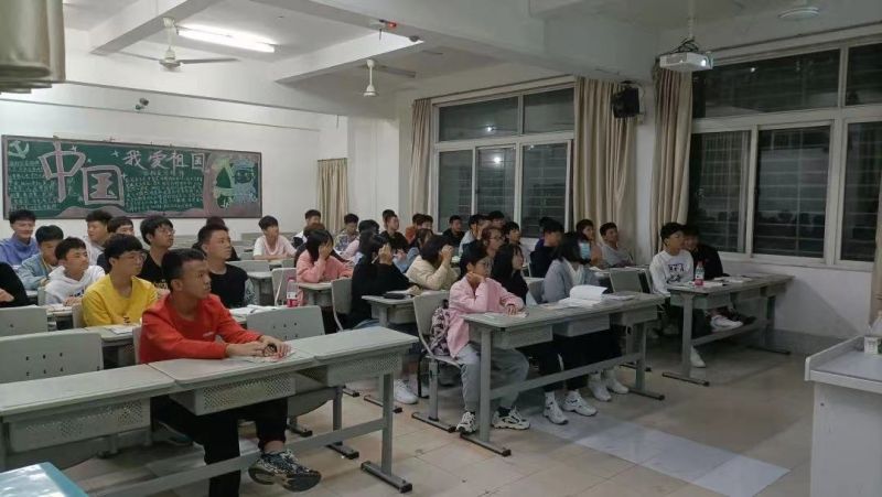 主题班会 | 树立法治意识，弘扬法治精神