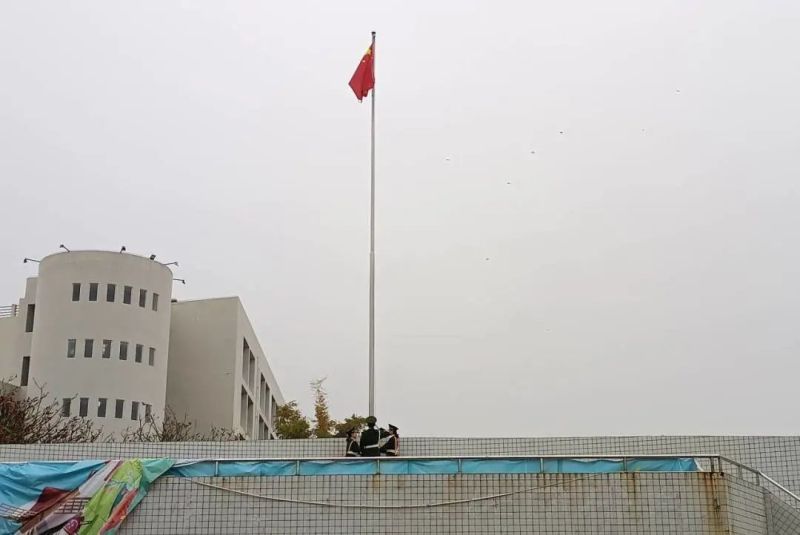 我校举行2022新学期第一次升旗仪式