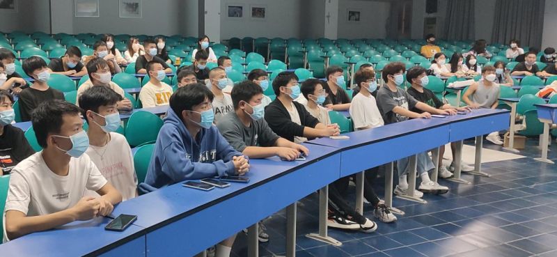 主题班会 | 我院举行交通安全教育会议