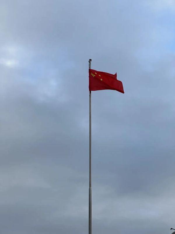我院举行“踔厉奋发担使命 团结勇毅向前行”主题升旗仪式