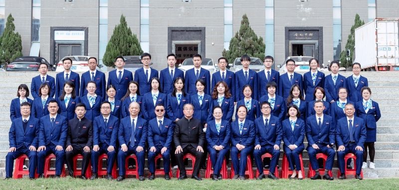 齐拍全家福，共迎校庆30周年