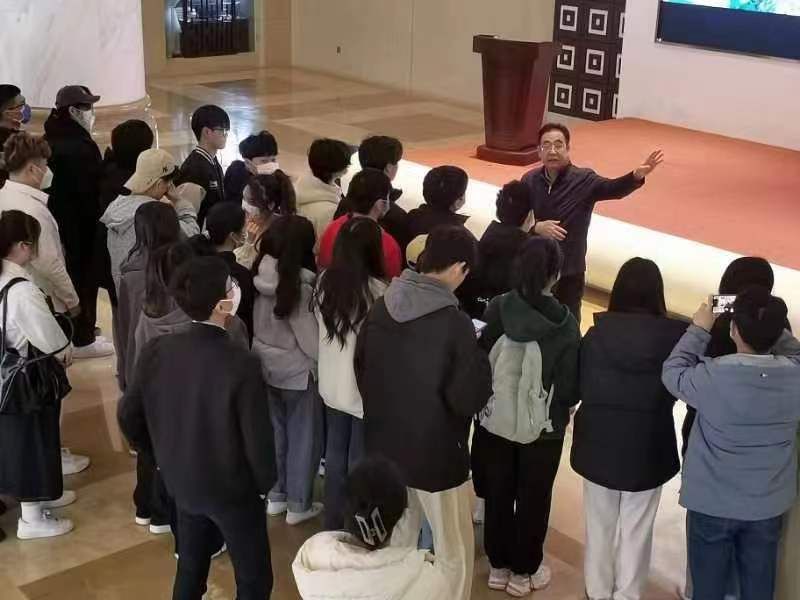 商学院2022级旅游管理专业学生赴企业认知实习