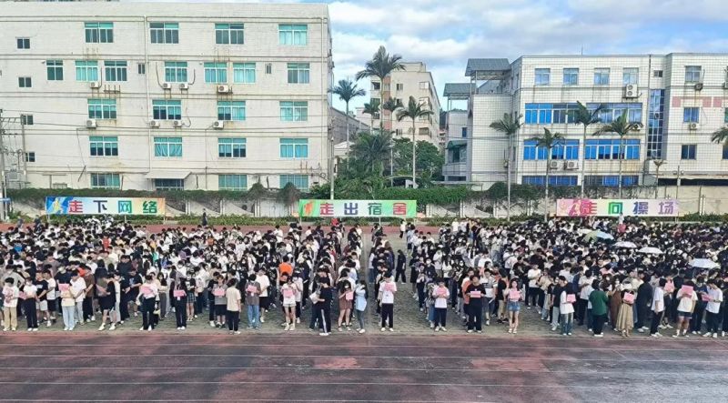 筑牢安全防线，共建文明校园 ——我院举行升旗仪式