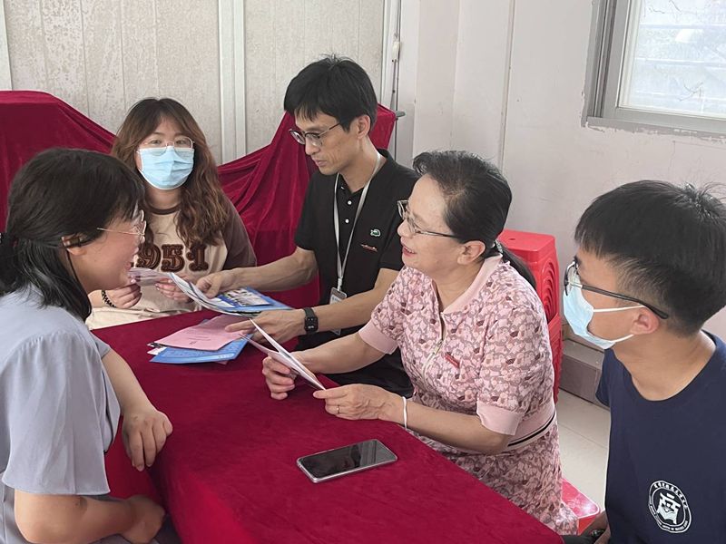校领导访企拓岗座谈会（十三）