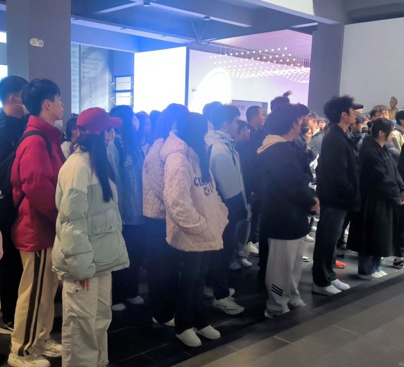 青春团学 │ 学习雷锋精神 争做时代先锋 ——我院组织共青团员参观永恒的雷锋摄影展