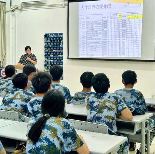 学院动态｜我院开展新生入学教育工商企业管理、市场营销专业介绍专业介绍会