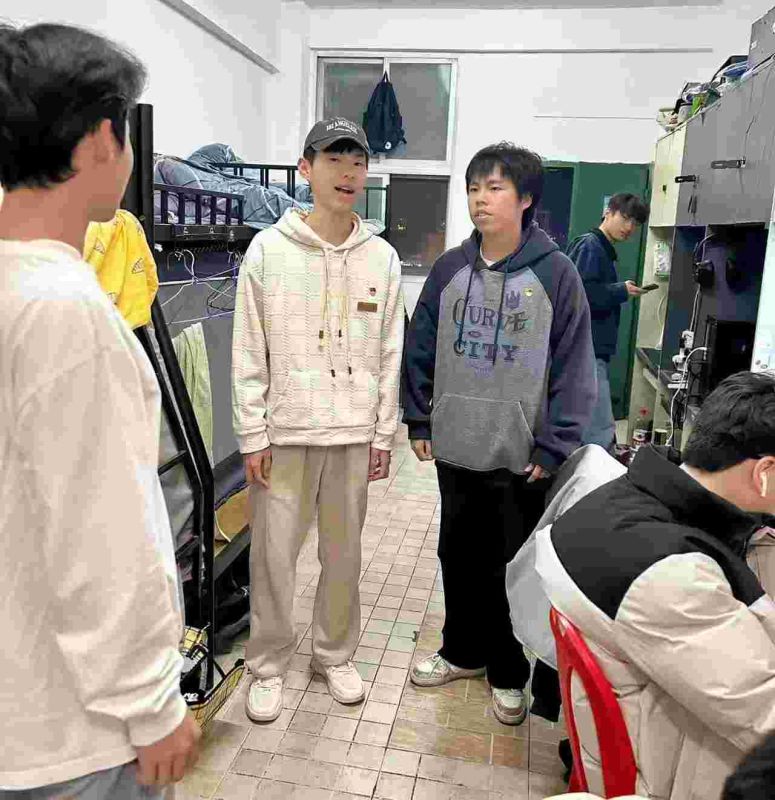 党建之声｜党员领航 情暖宿舍 ——我院开展党员志愿服务活动