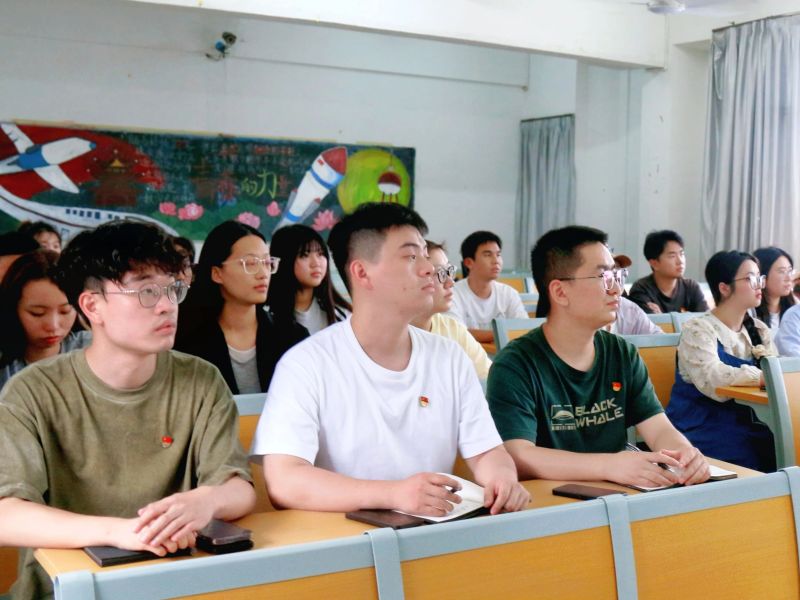 党建之声｜商学院党总支开展《习近平关于加强党的作风建设论述摘编》专题学习会