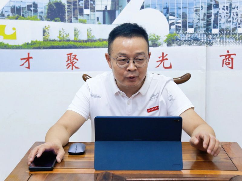 迎新季｜以初见之暖，启逐梦新篇——我院召开2025级新生第一次班会