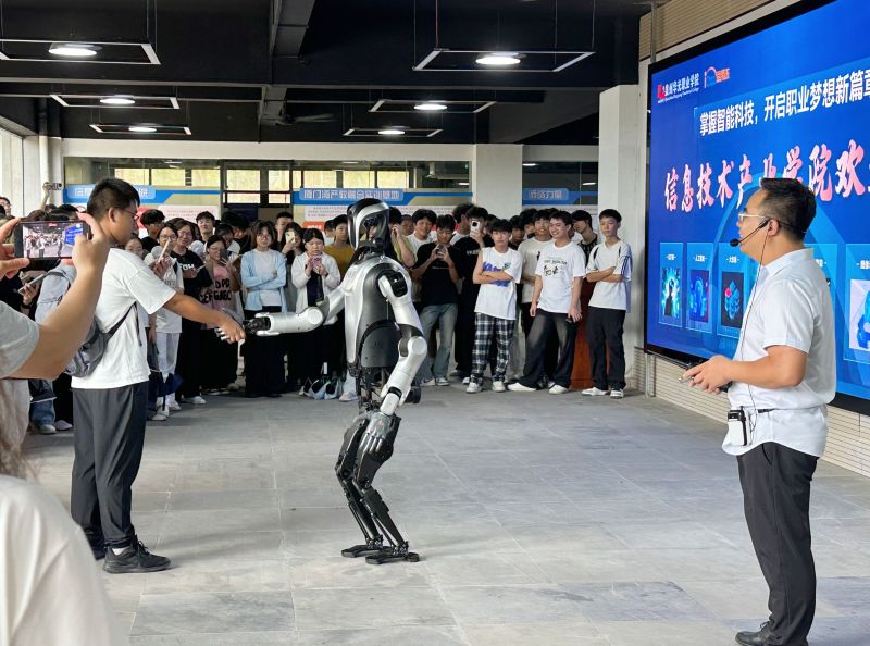 商学院科普月活动之“智领未来，赋能新生代”沉浸式体验活动