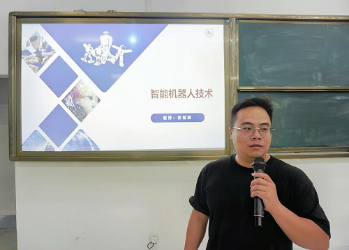 智创未来，机“遇”无限——商务学院举行2025级智能机器人技术专业介绍会