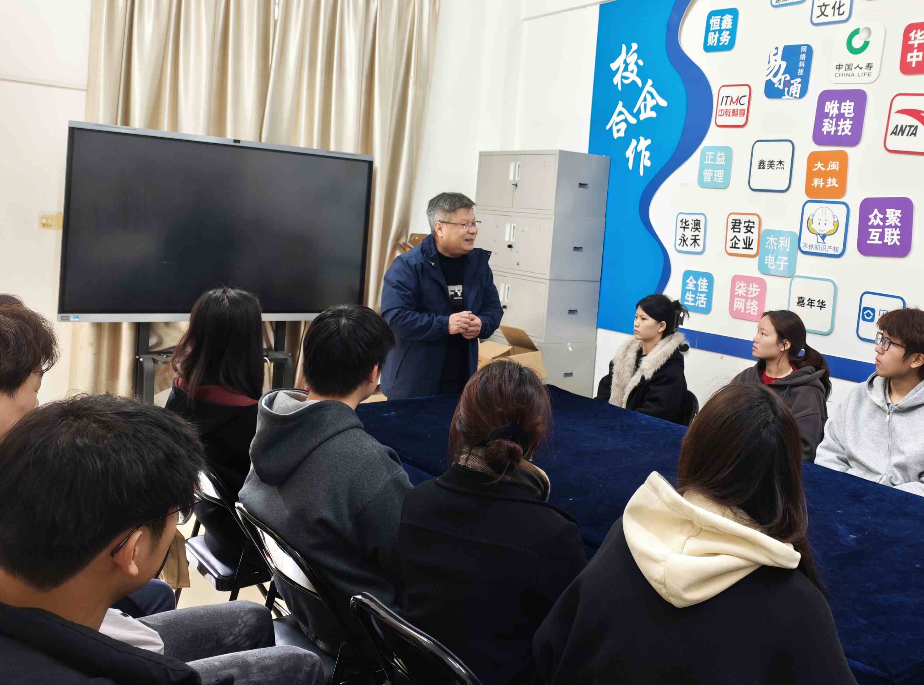 经验共传承，蓄力新征程--商学院召开省技能大赛经验分享暨动员会