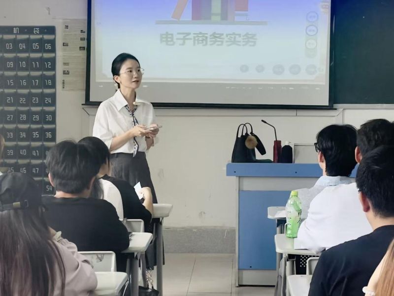 示范引领展风采，观摩研讨共提升——我院开展黄小玲老师《电子商务实务》示范课