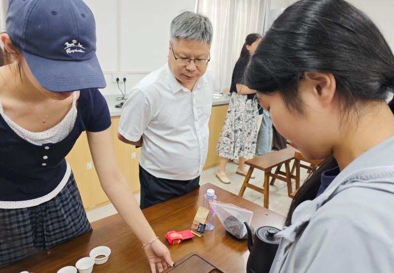 传承中华茶艺文化,筑牢实践育人根基