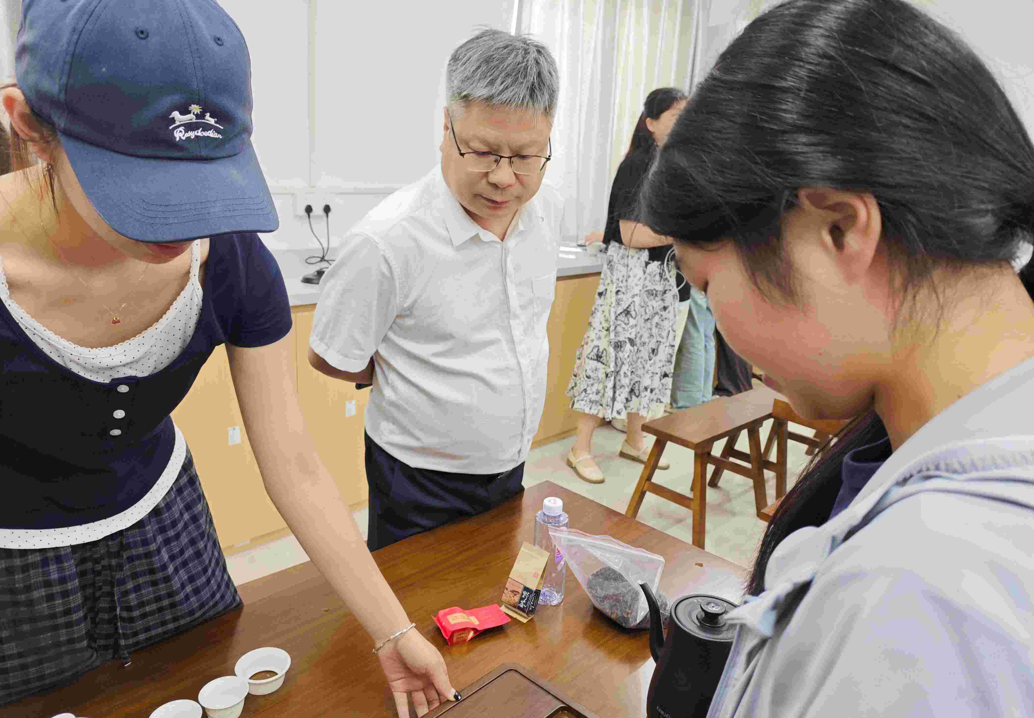 传承中华茶艺文化,筑牢实践育人根基