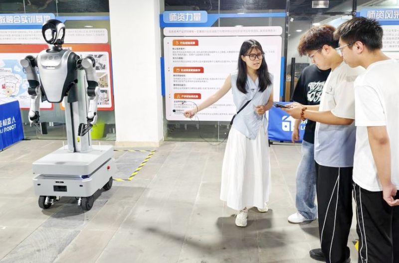 一技在手、一生无忧——机器人智能搬运展示