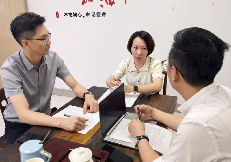 我院携手以初生物举行校企合作签约暨授牌仪式