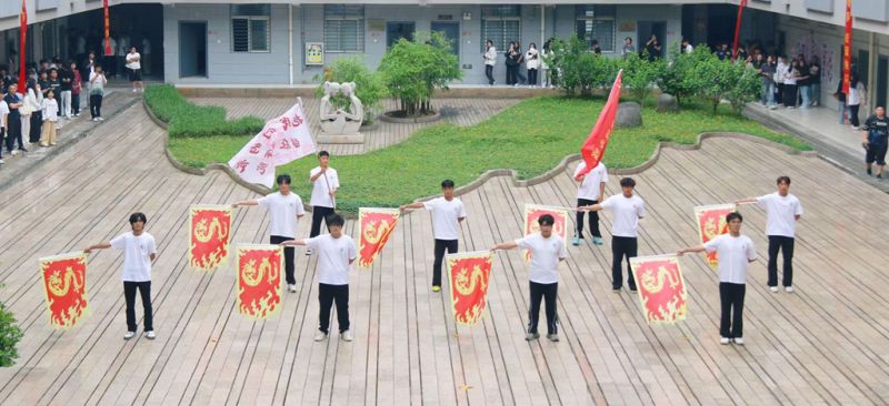 青春团学｜暖阳踏风起 随风踏青春——我院举办第十三届校园快闪活动