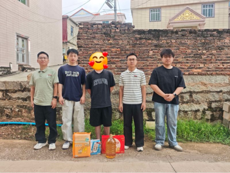 学院动态｜步履送去关怀 温情浸润集体——我院开展开展2026年暑期“家校万里行”活动
