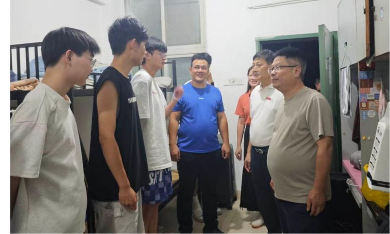 迎新季｜寝暖初心赴新程 关怀相伴启芳华 ——新生宿舍走访工作