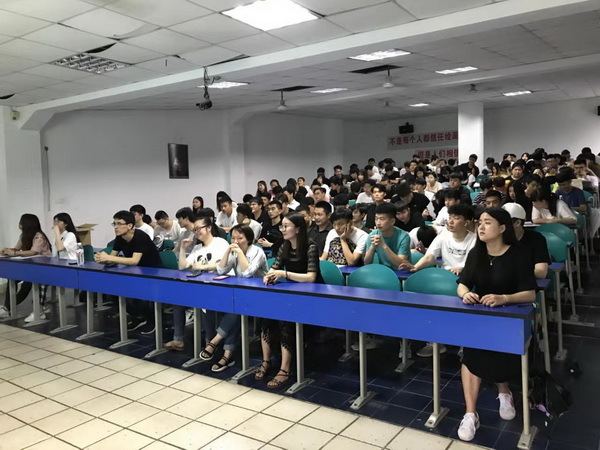 商学院举行2019届毕业生返校见面会