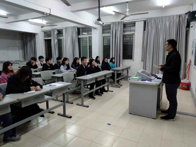 商学院党支部召开预备党员接收大会