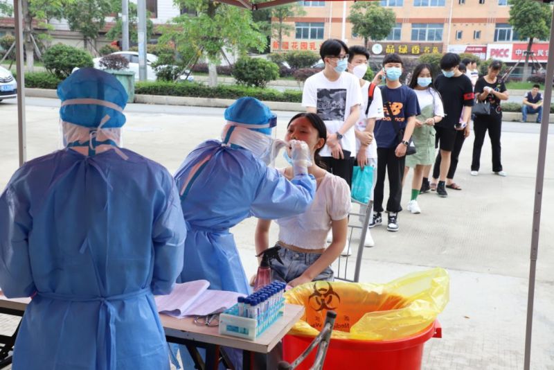 商学院学生顺利返校