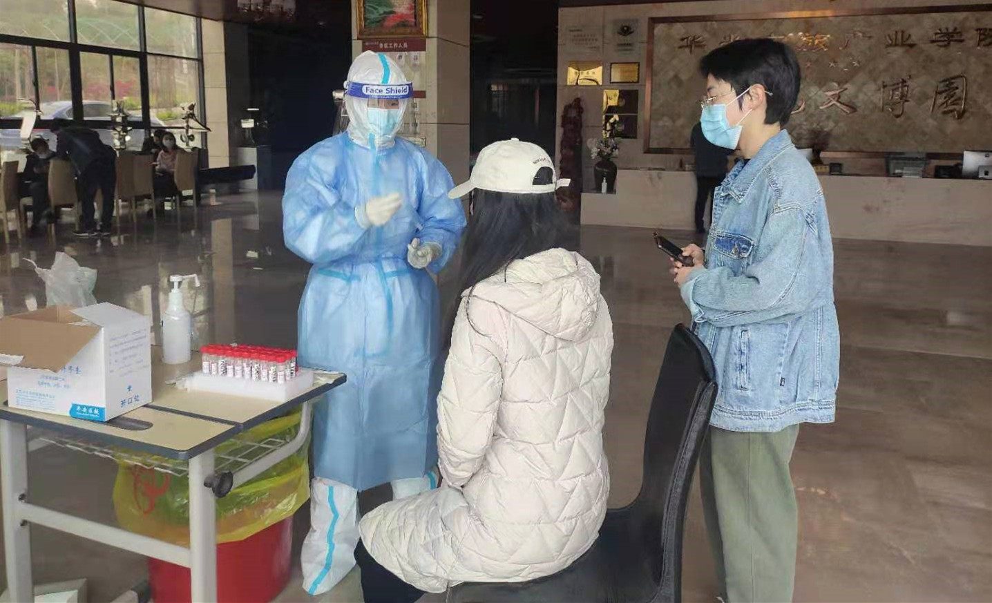 开展核酸检测，筑牢校园防控防线